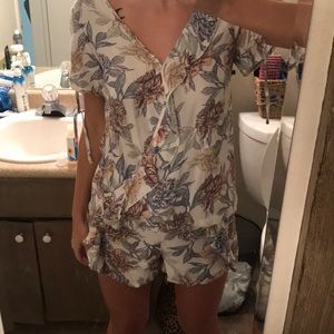 Mink Pink XS Two Piece set!!! Never been worn out